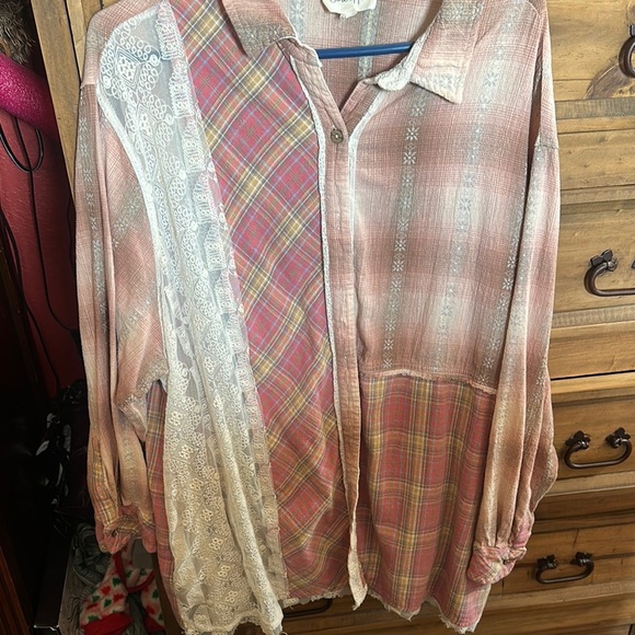 Oli & Hali Tops - Oli & Hali Pink and Cream Lace Trim Shirt